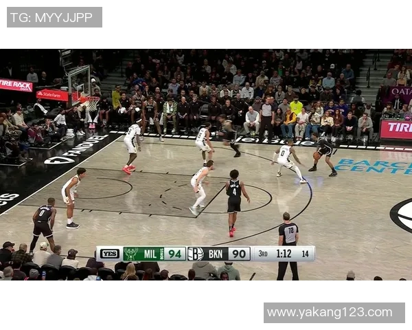 篮网与雄鹿下半场激战回顾球员表现与战术分析全景呈现