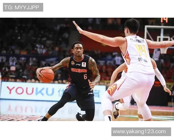 马尚布鲁克斯的篮球之路：从新秀到明星的成长历程与挑战